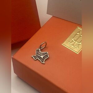 ⭐️JAMES AVERY⭐️Texas Longhorn State Charm - RETIRED